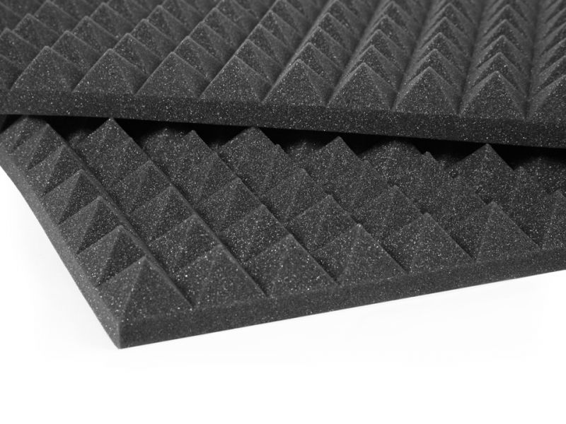 Mousse acoustique pyramidale avec une base solide